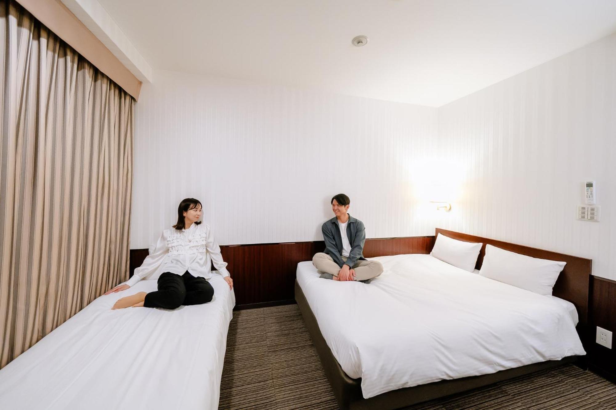 Hotel Hillarys Осака Экстерьер фото